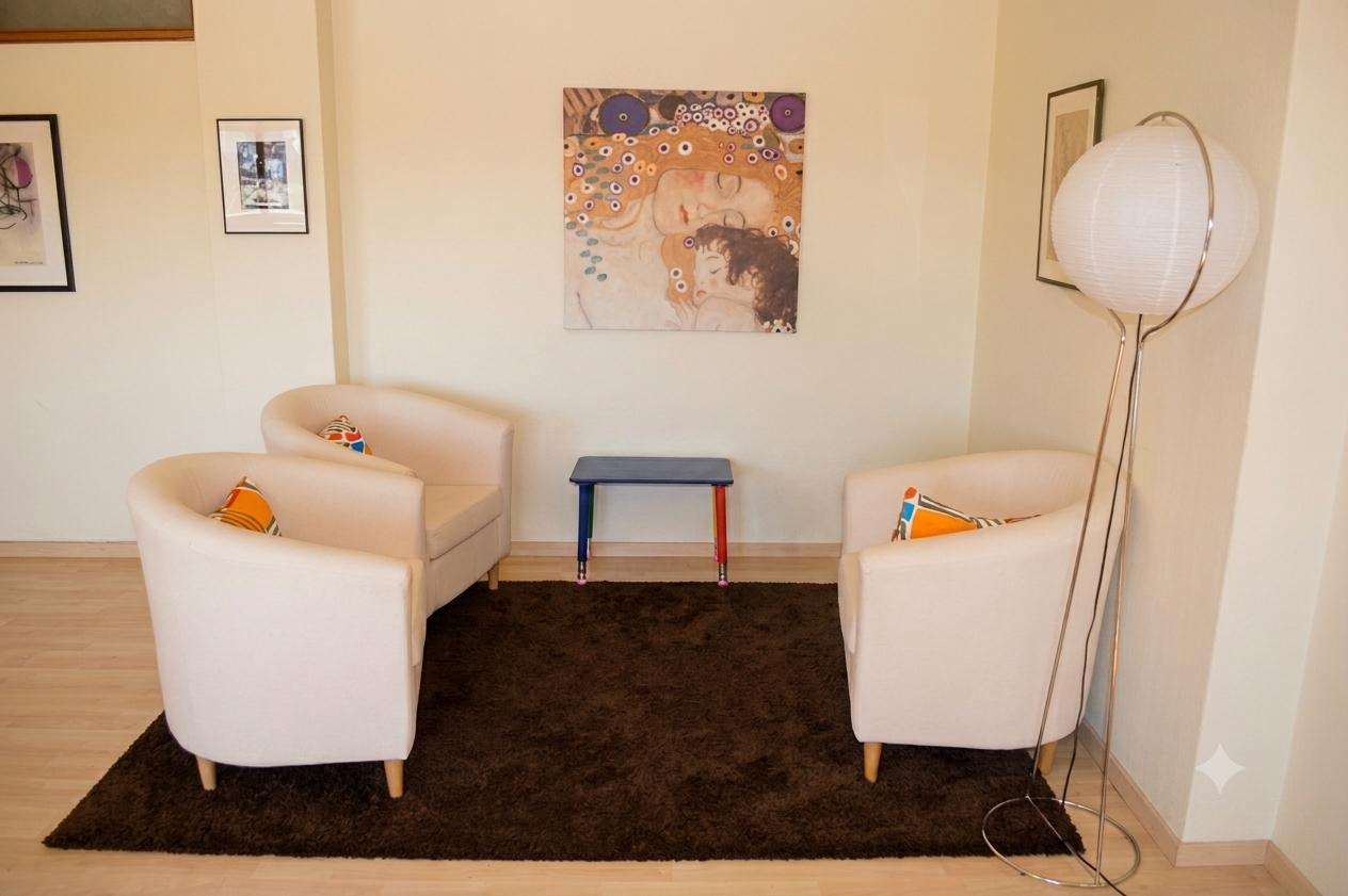 Sala de sessões individuais com poltronas